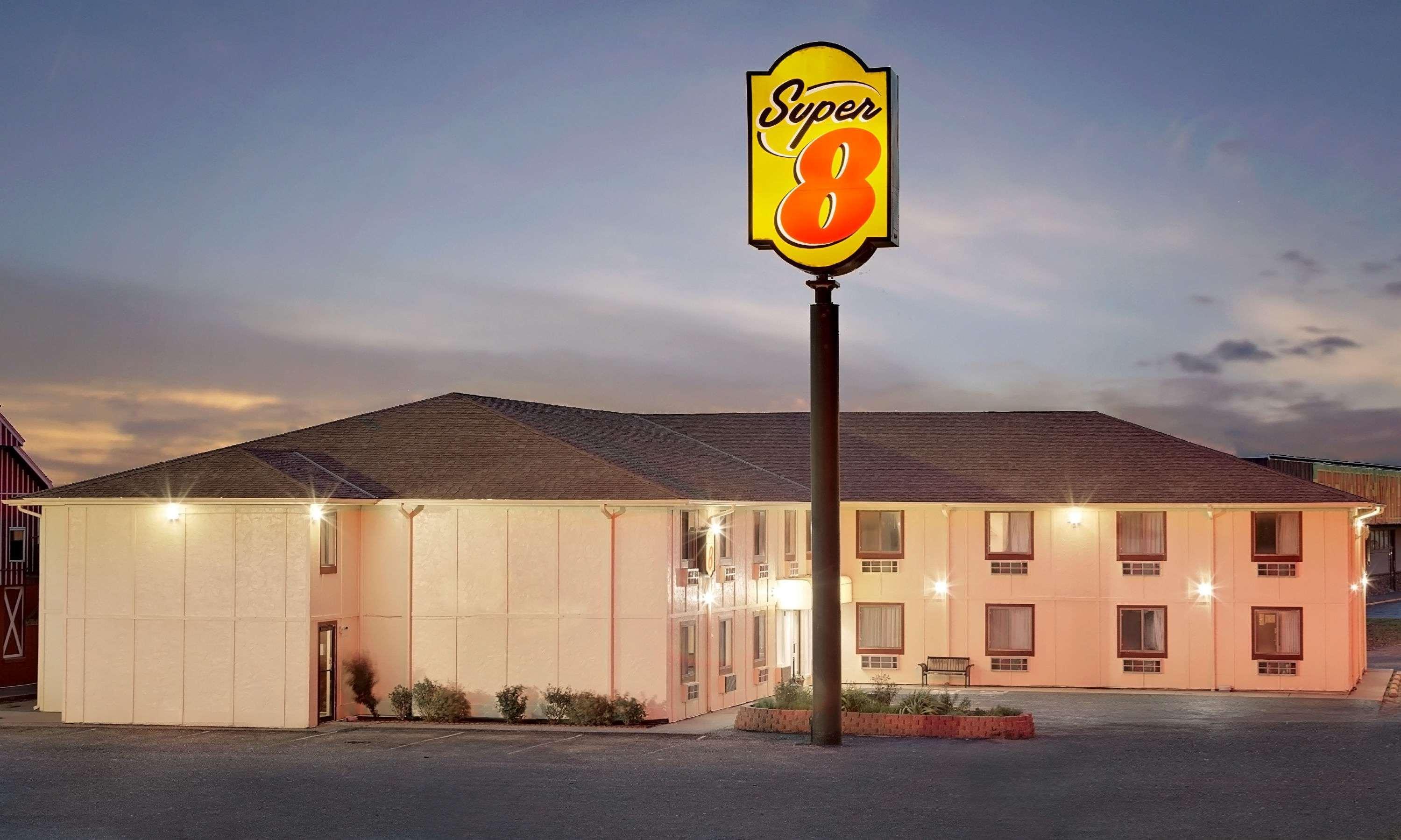 Hotel Super 8 By Wyndham Rock Port Mo Esterno foto